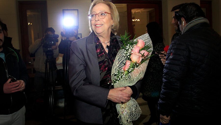 Entre flores y aplausos, Corte de Valparaíso recibió a ministra María Angélica Repetto