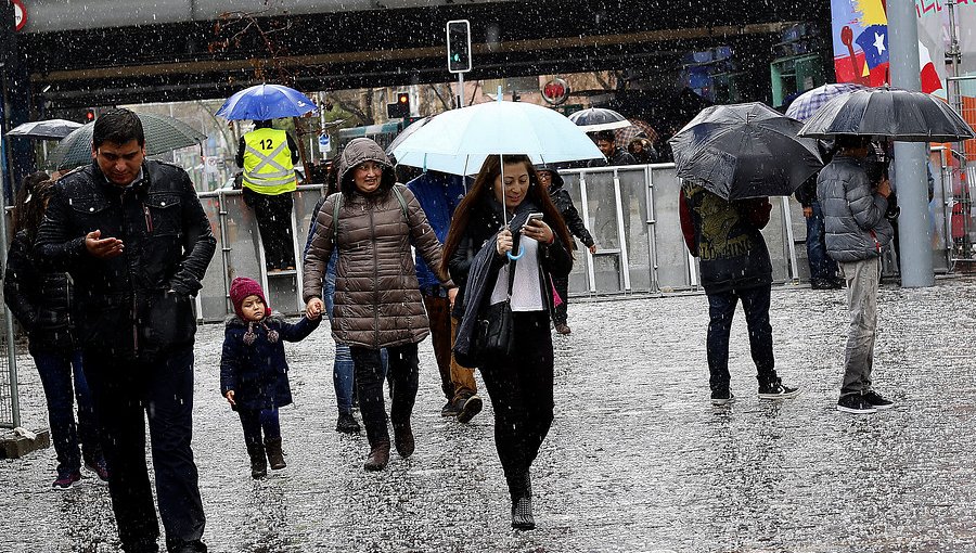 Pronostican lluvia y nieve para este fin de semana en la región Metropolitana