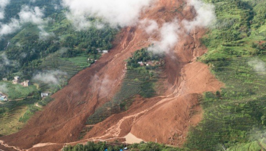 Al menos 12 muertos dejan desprendimientos de terreno en la provincia china de Guizhou