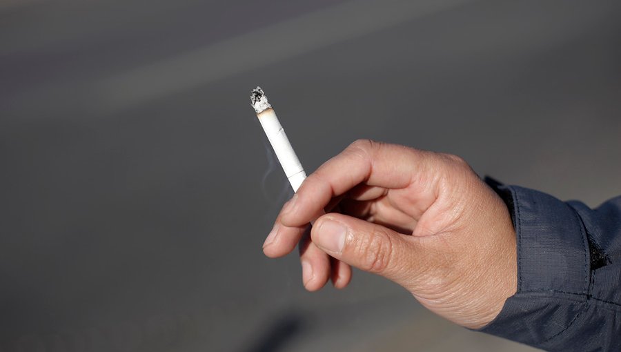 Organización Mundial de la Salud pide a los países implantar más medidas para ayudar a dejar de fumar