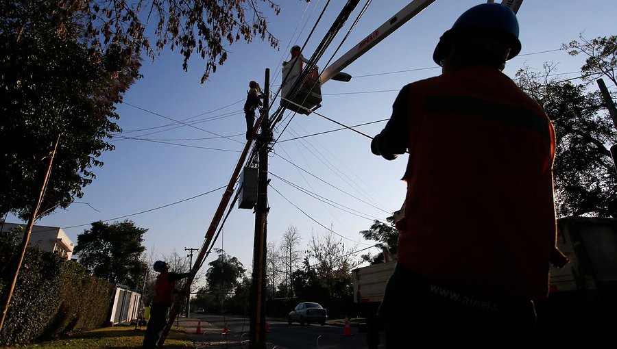 Falla en línea de transmisión provoca corte de energía eléctrica en Puente Alto y San José de Maipo