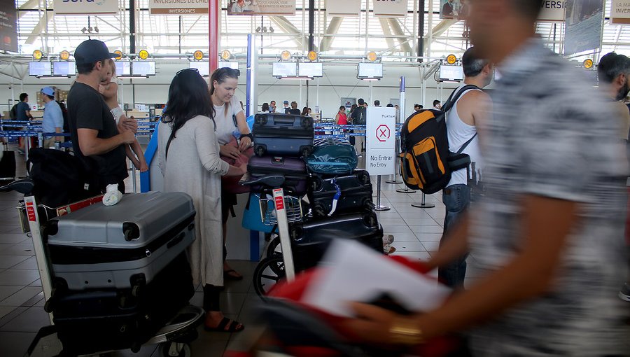 Aerolínea lanza nueva opción económica de viajar sin equipaje de mano