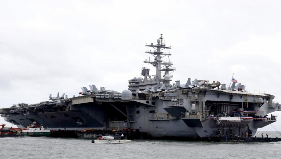 Marina de Estados Unidos recala poderoso portaaviones en aguas del disputado Mar de China