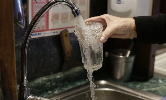 Ministro de Obras Públicas asegura que agua potable en Osorno es apta para el consumo