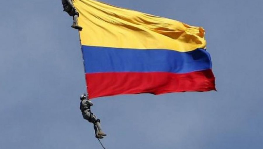 Dos soldados colombianos murieron durante un show aéreo en Medellín