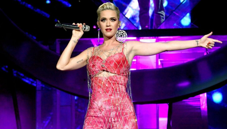 Presentadora de televisión acusa a Katy Perry de acoso sexual
