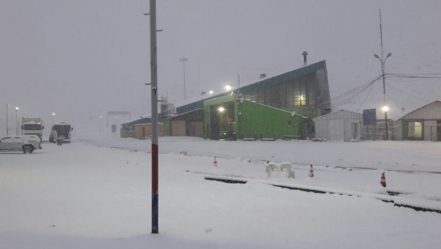 Paso fronterizo Los Libertadores se encuentra cerrado por intensas nevadas
