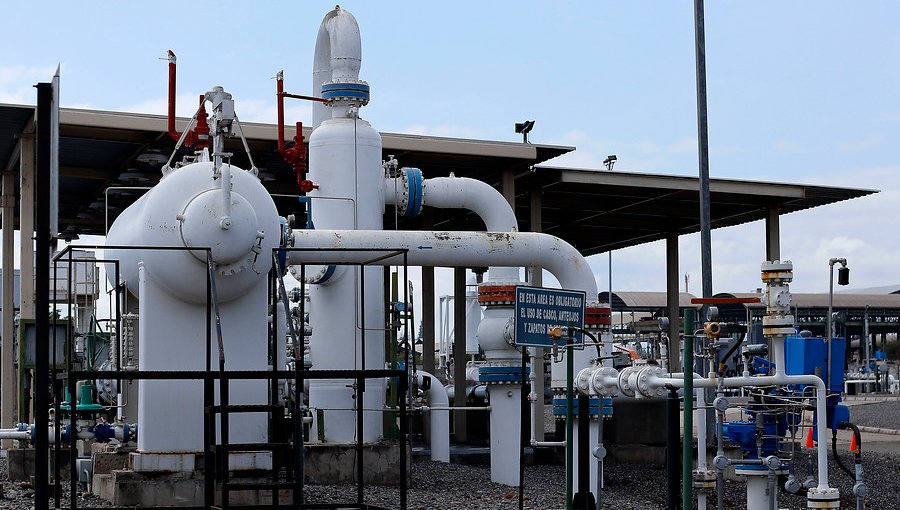Argentina autoriza envío de gas natural "continuo" a Chile, luego de 13 años de cortes