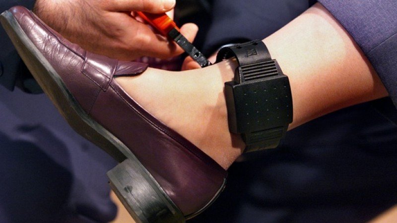 Senadores de RN buscan ampliar uso de brazaletes en condenados a menos de dos años