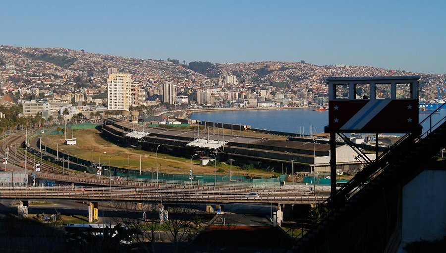 Jaime Perry denuncia "grave omisión" en estados financieros de Municipalidad de Valparaíso y desmiente que Sharp haya reducido el déficit