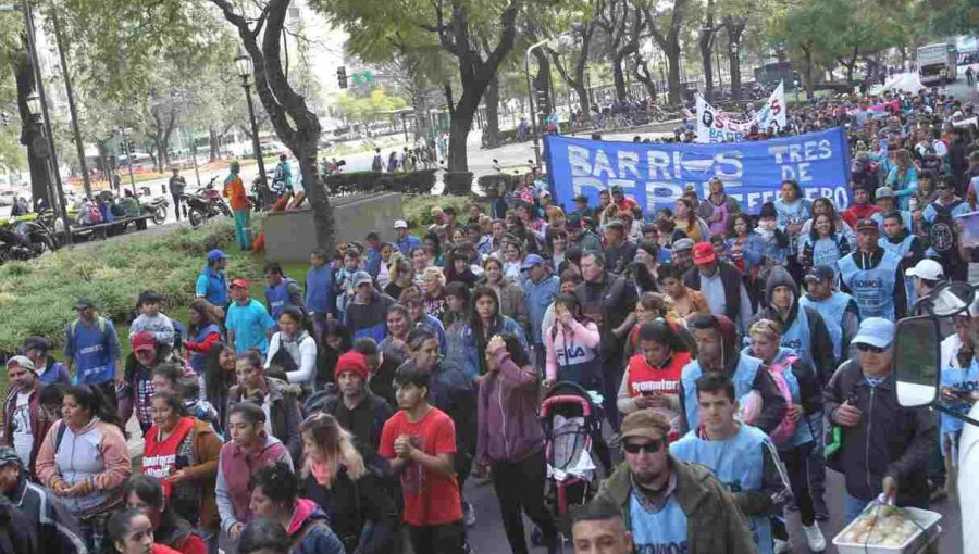 Cientos de miles de argentinos se manifestaron en las calles por "catástrofe" que vive el país