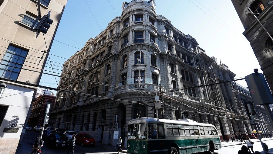 El 30 de octubre será rematado el tradicional edificio de la Bolsa de Valparaíso