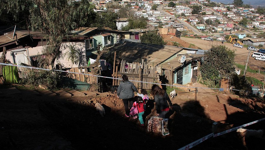 Concentración de viviendas al interior de campamentos aumentaron 49% en la región de Valparaíso