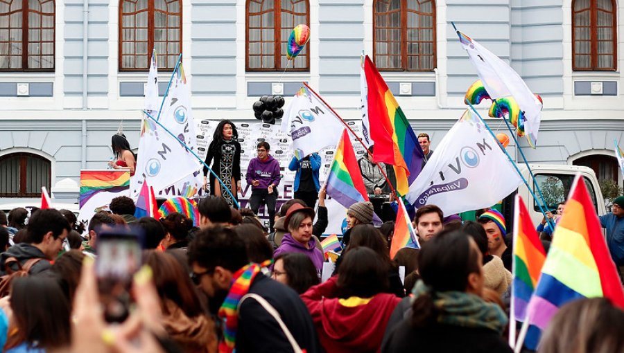 Por "grave deuda" del Congreso con el matrimonio igualitario, Movilh convoca a marcha en Valparaíso