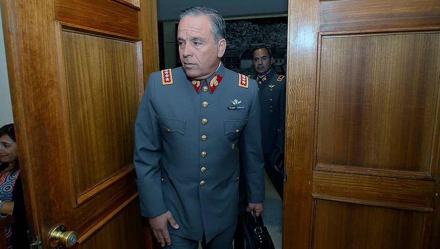 General (r) Oviedo admitió que financió vacaciones privadas con fondos fiscales