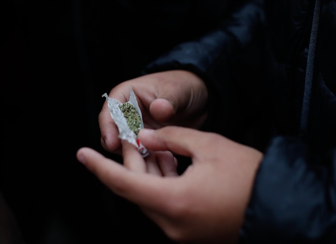 Dos sujetos fueron detenidos por vender marihuana y "queques mágicos" en La Pampilla