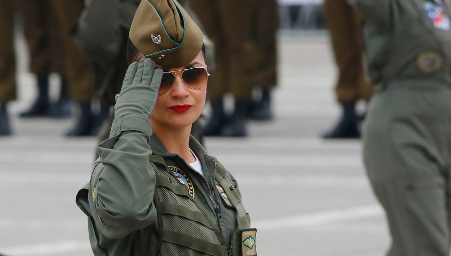 Con gran presencia femenina se lleva a cabo la Parada Militar 2019 en Santiago