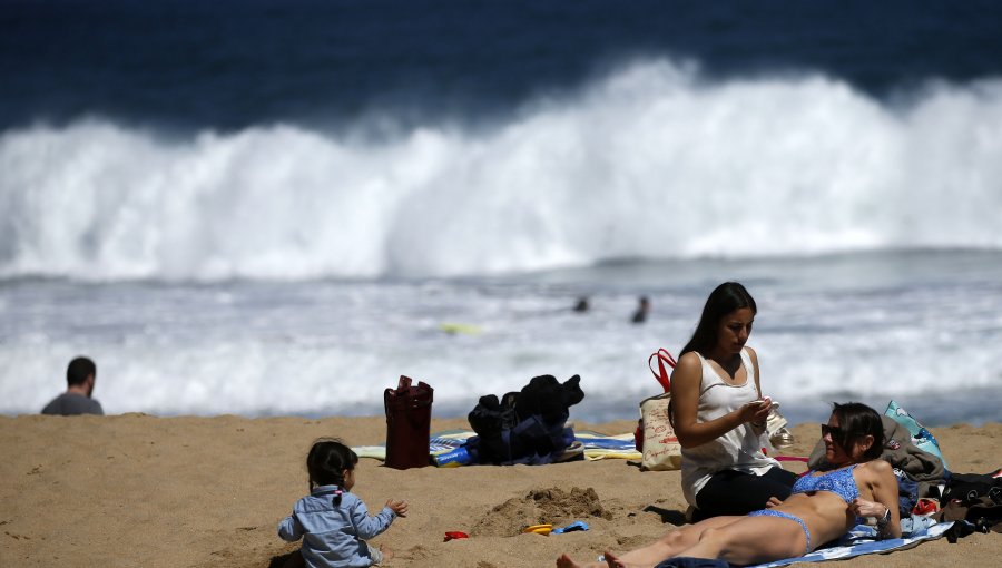 Chilenos aprovecharon largo feriado de Fiestas Patrias para disfrutar las playas