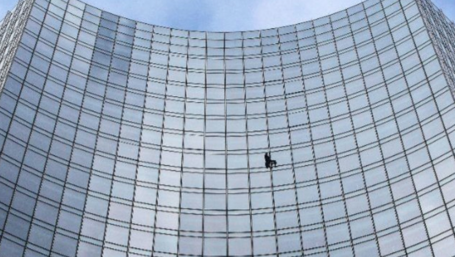 El "Spiderman" francés fue nuevamente detenido tras escalar rascacielos en Alemania