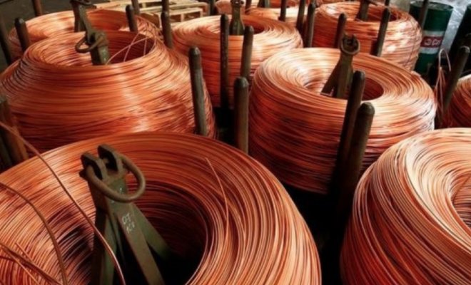 Precio del cobre abre la semana con leve alza en Bolsa de Metales de Londres