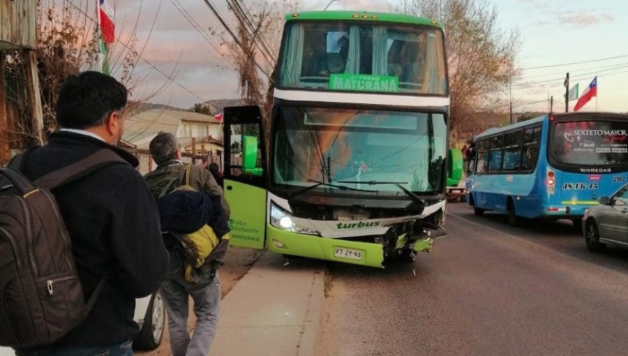 Joven fallece luego de colisión de alta energía entre vehículo menor y bus de TurBus en Villa Alemana