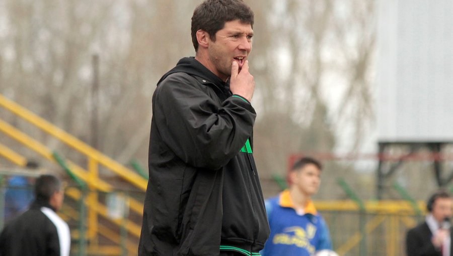 Arturo Norambuena fue desvinculado como entrenador de Deportes Valdivia