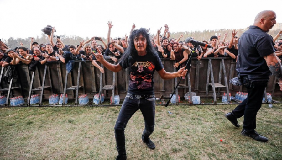 "¡Viva Chile, mier...!": Slayer se despidió de los escenarios con show en Viña