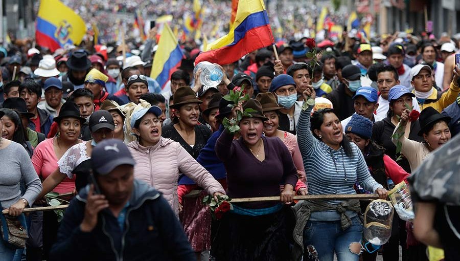 Gobierno e indígenas llegaron a acuerdo y levantaron las protestas en Ecuador: se derogó cuestionado decreto
