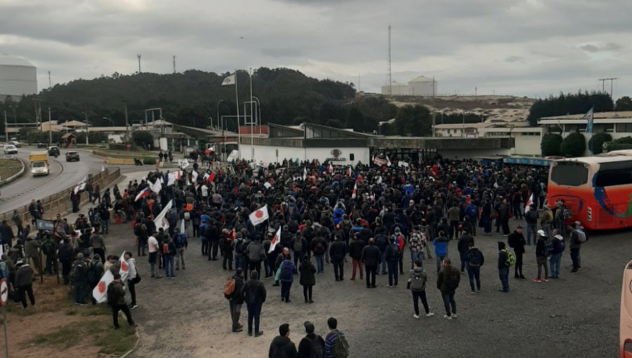 Trabajadores de Codelco Ventanas marcharon en protesta a posible cierre de la fundición