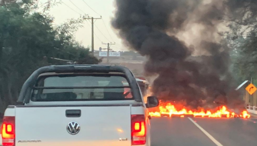 Tránsito vehicular en la ruta Concón - Quintero estuvo suspendido por quema de neumáticos