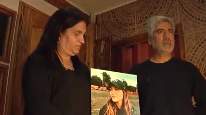 Padres denuncian que su hija se suicidó tras ser violada en Pucón: Dejó audios explicando su decisión