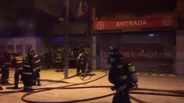 Violento incendio en Supermercado Unimarc de Avenida Brasil con Bellavista en Valparaíso