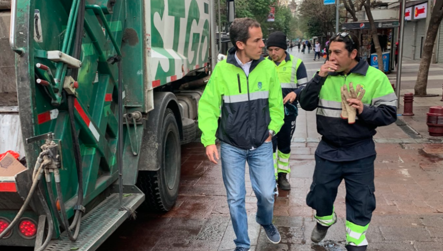 Alcalde de Santiago: Daños fueron "peor que los del 27-F" y asegura que el lunes "no será de normalidad"