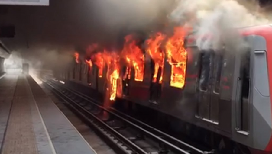 Ataque incendiario afectó a la estación Elisa Correa y a un vagón del metro en Puente Alto