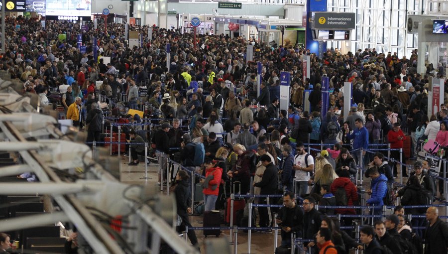 Caos en Aeropuerto de Santiago: cancelan 90 vuelos y reagendan más de 20