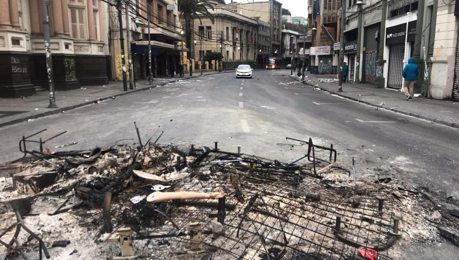 Valparaíso post toque de queda: Así despertó la zona centro del puerto tras las manifestaciones