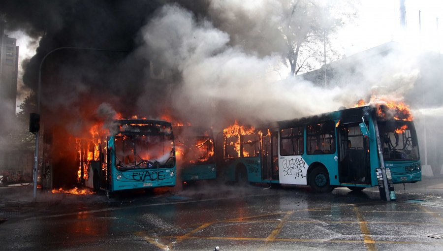 Transportes activa plan y buses vuelven a operar desde las 7:30 hrs. en Santiago