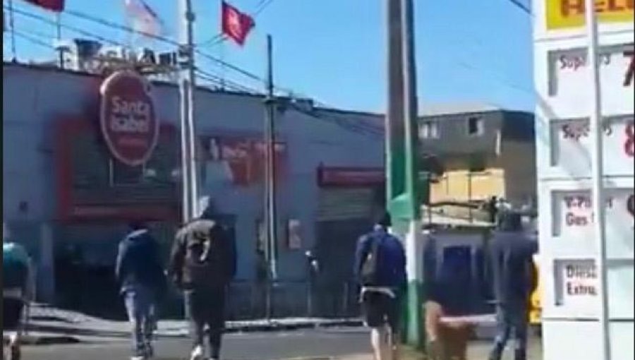 [VIDEO] Supermercados son saqueados en distintos puntos de Valparaíso