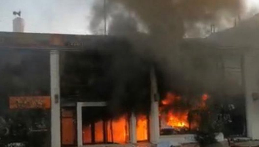 Banco Estado de Villa Alemana es destruido por las llamas