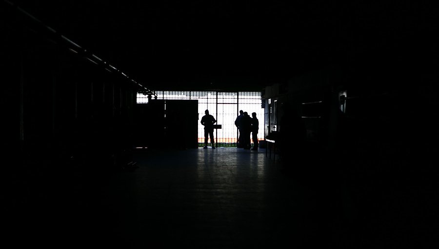 Corte de luz afecta a 10.650 clientes en Colina: dos centros penitenciarios operan con equipos propios
