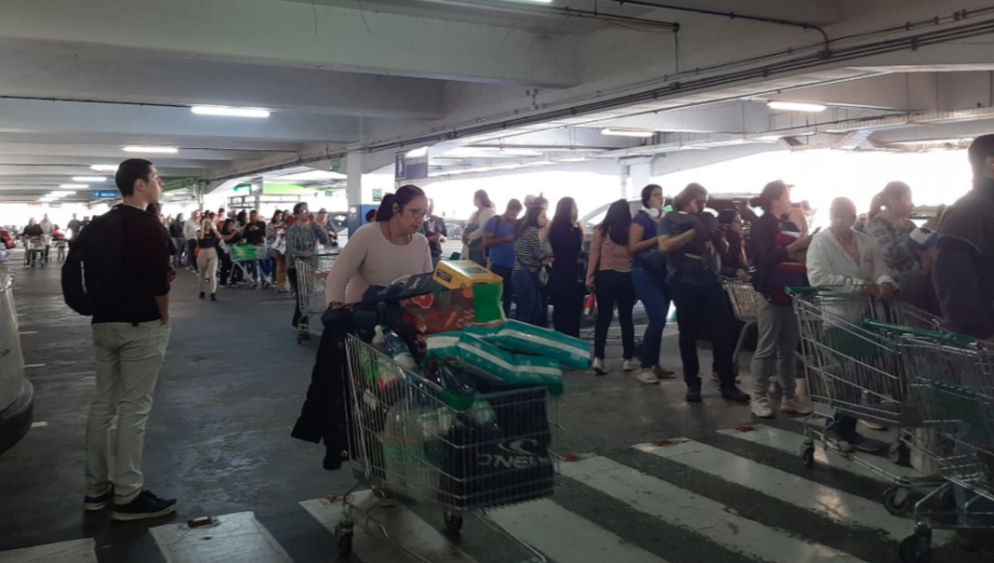 Caos total en supermercado de Viña del Mar: Fuerzas Armadas ordenan evacuación tras aviso de bomba