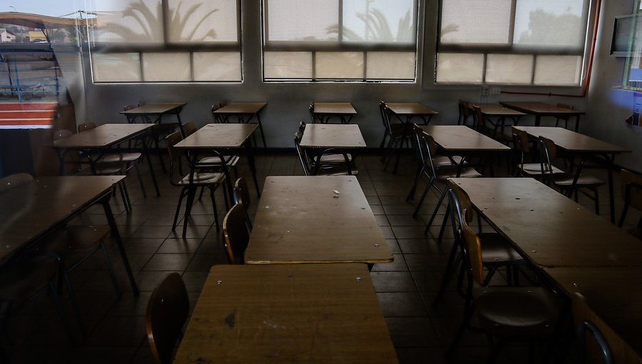 48 comunas mantendrán suspendidas las clases este martes en la región Metropolitana