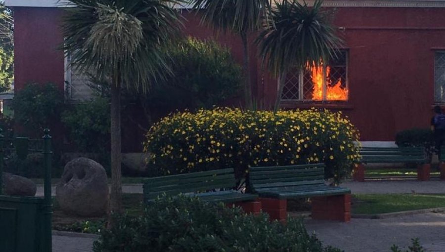 Municipalidad de Quilpué en llamas tras ataque de desconocidos