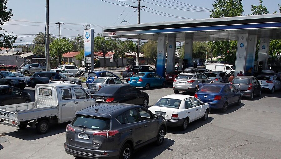 Intendencia Metropolitana asegura que suministro de combustible "no está en riesgo" en la capital