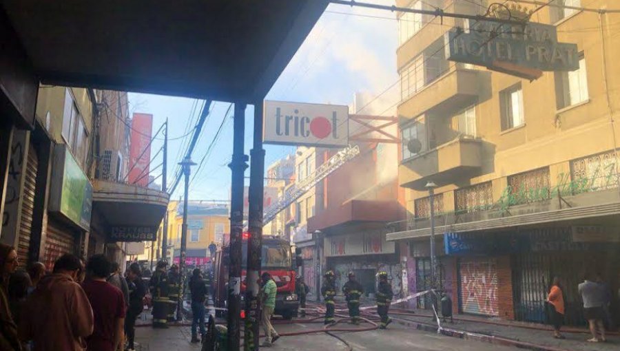 Incendio en tienda Tricot de Valparaíso fue contenido: energía fue repuesta en un 96%