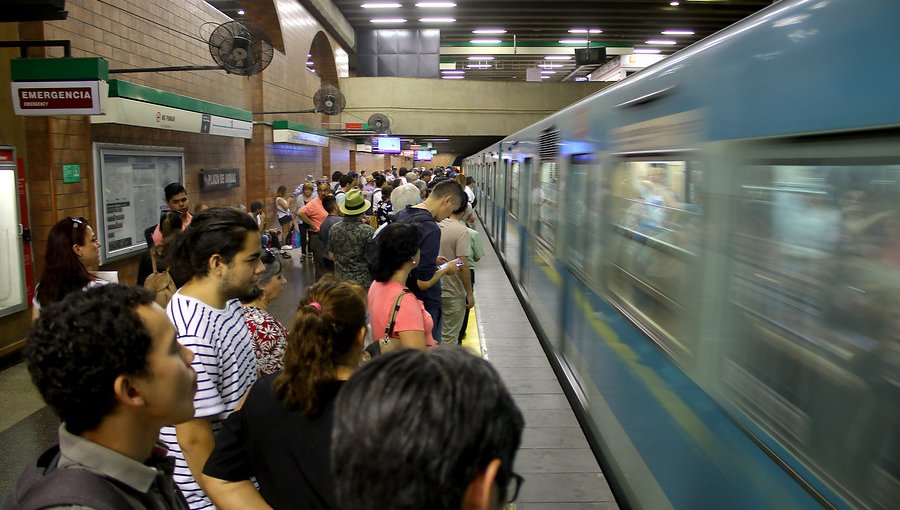 Líneas 2 y 5 del Metro de Santiago operarán parcialmente este viernes