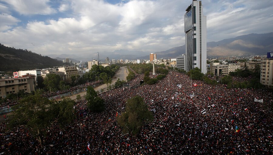 La "Marcha más grande de Chile" congregó a más de un millón de personas en el centro de Santiago