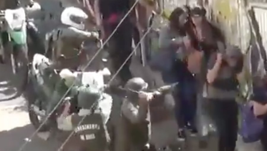 Carabineros investiga video que muestra golpiza a un grupo de jóvenes en Valparaíso