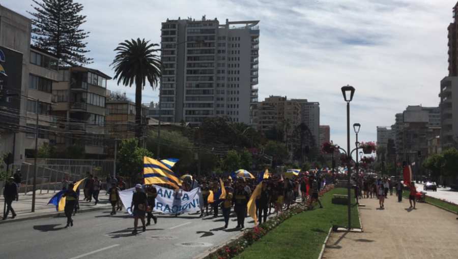 Hinchas de Everton y U. de Chile se unen para manifestarse en Viña del Mar