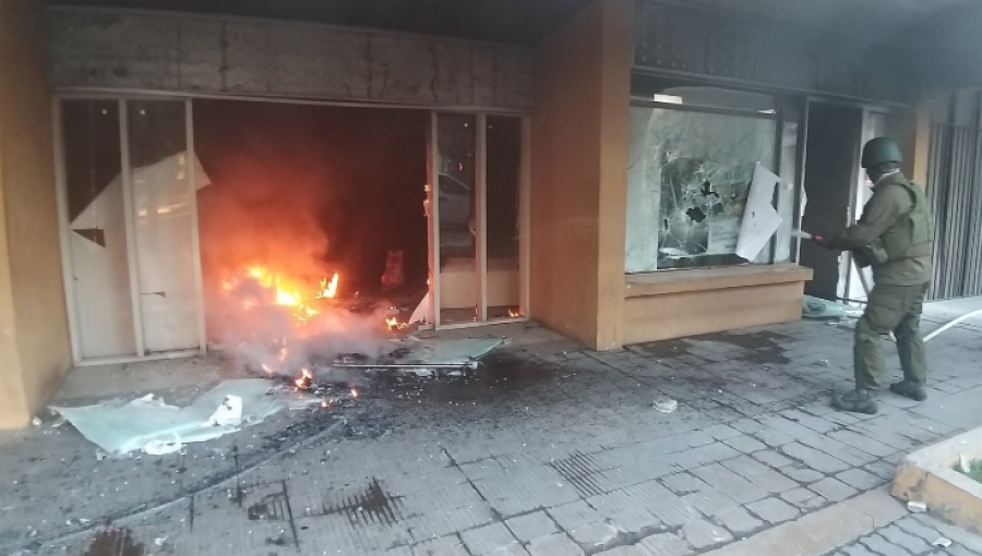 Destrucción en la región de Valparaíso: el listado de locales y servicios públicos atacados este lunes
